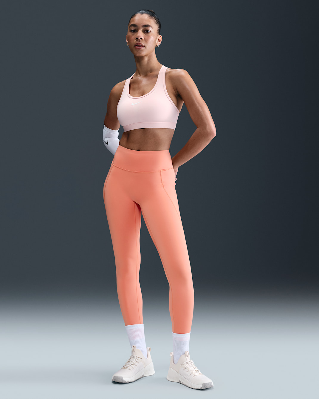 Leggings de cintura alta sin costura delantera de 7/8 para mujer Nike Universa - Ágata melocotón/Naranja sanador/Naranja sanador