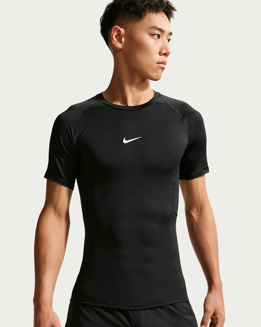 Nike Pro 男款 Dri-FIT 緊身短袖健身上衣 - 黑色/白色