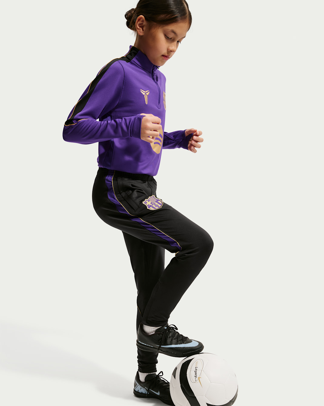 FC Barcelona Strike Away Big Kids' Kobe Dri-FIT Soccer Knit Pants