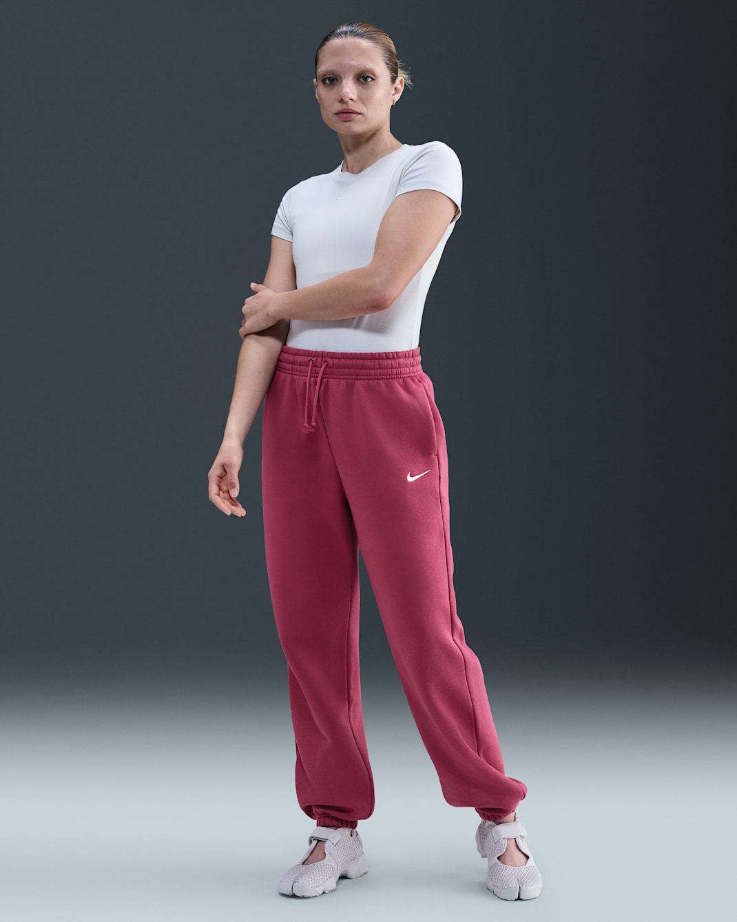Pants de entrenamiento oversized de tiro alto para mujer Nike Sportswear Phoenix Fleece - Remolacha dulce/Vela
