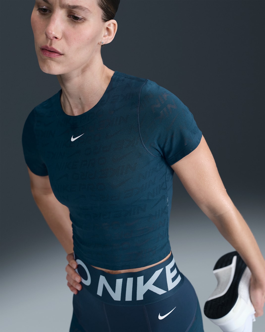 Nike Pro Women's Dri-FIT Short-Sleeve Cropped Jacquard Top - Armory Navy/White