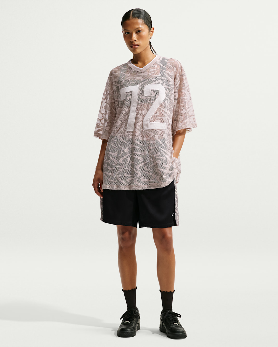 Nike Sportswear Chill Lace Pantalón corto holgado de talle medio - Mujer - Negro/Crema II/Blanco