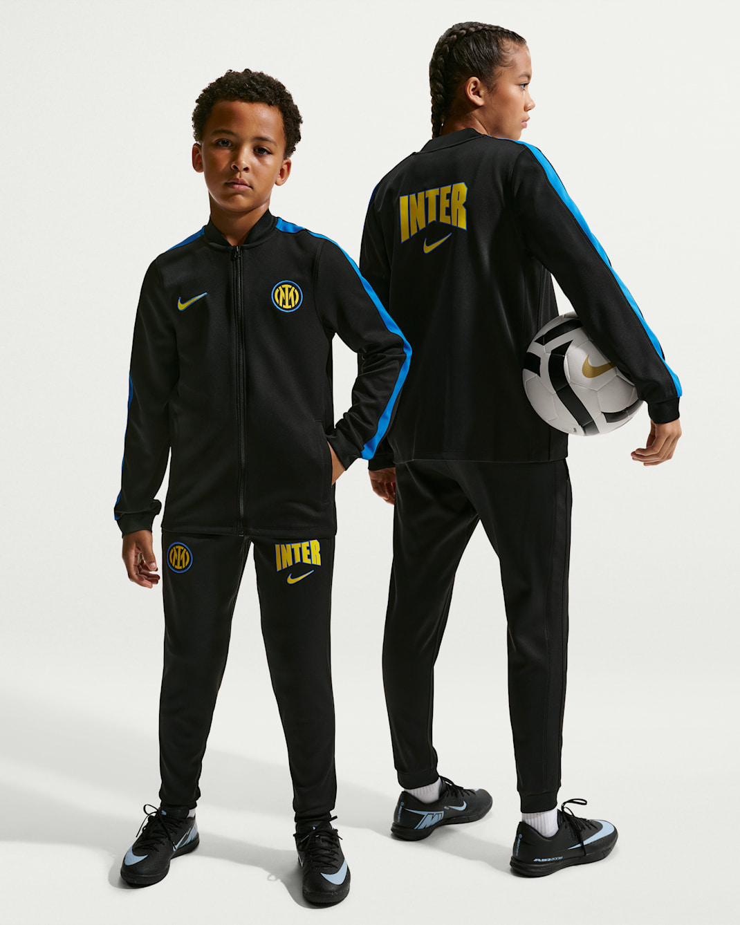 Inter Mailand Strike Third Nike Dri-FIT Fußball-Trainingsanzug aus Strickmaterial (ältere Kinder) - Schwarz/Blue Spark/Schwarz/Tour Yellow