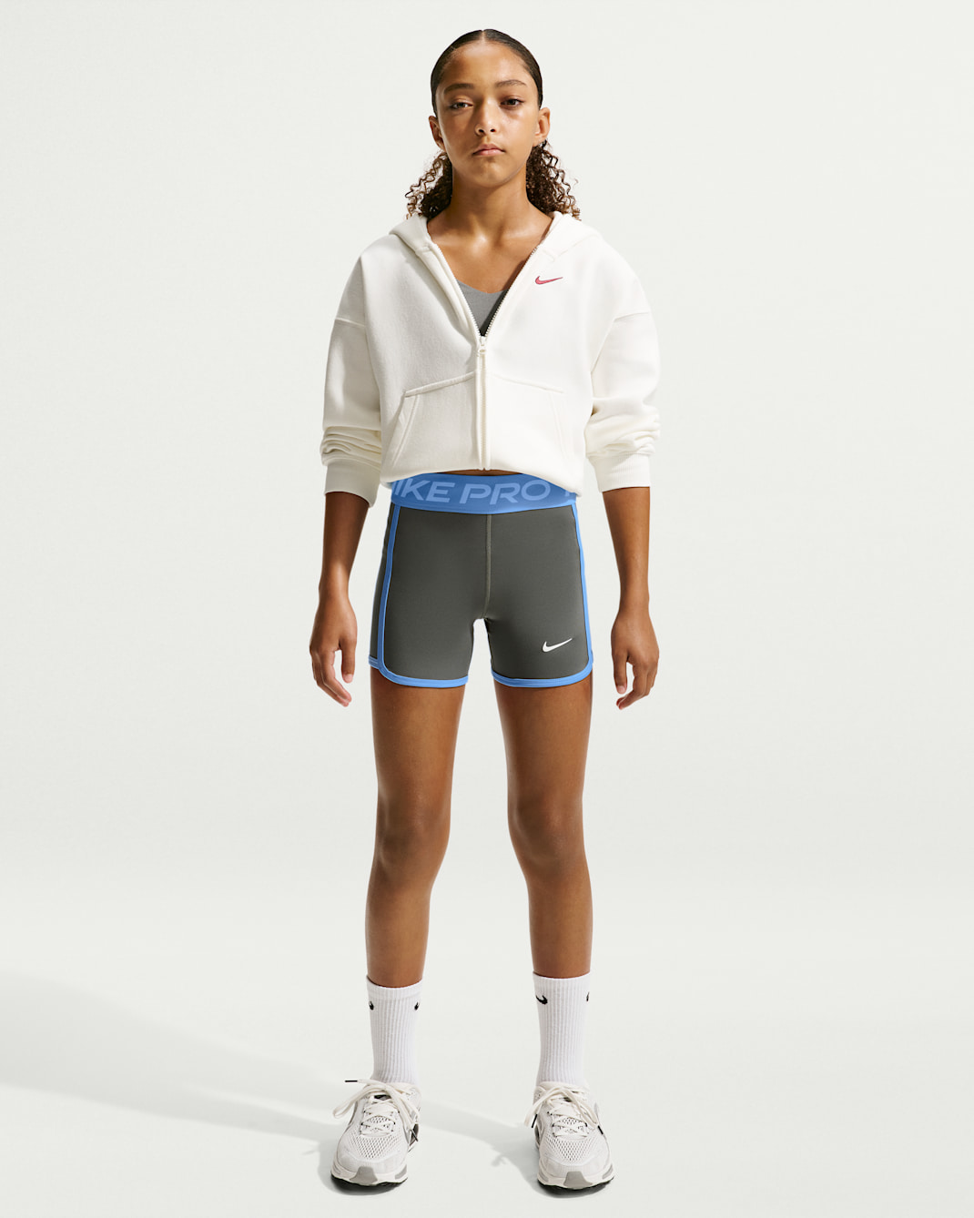 Shorts Dri-FIT de 8 cm para niña Nike Pro - Cueva/Azul fútbol/Blanco