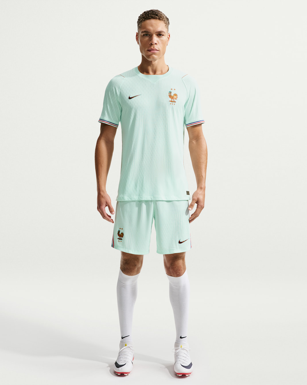 Shorts de fútbol Nike Aero-FIT Authentic de la FFF visitante 2026 Match para hombre - Iglú/Monarca/Monarca