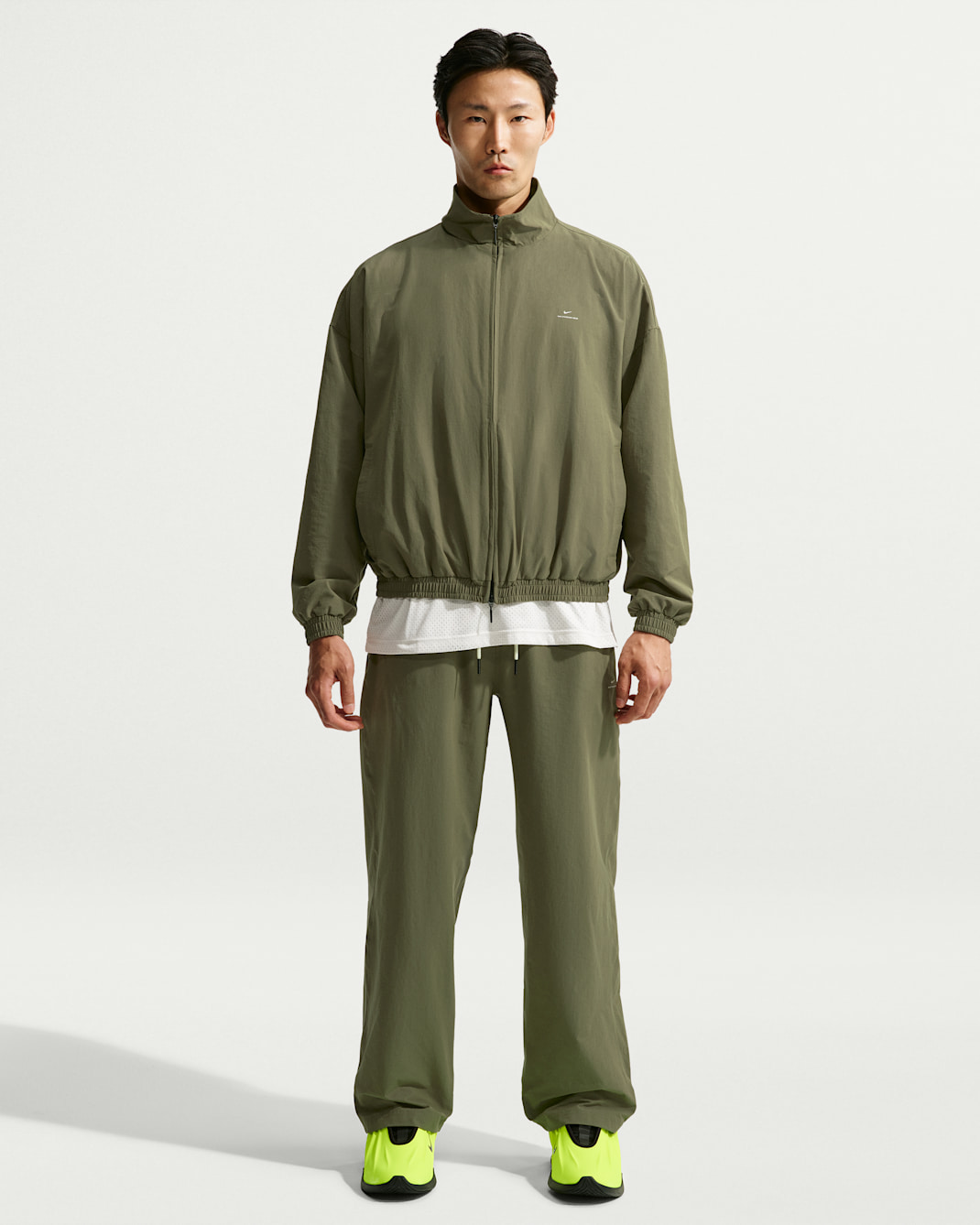 Pants de básquetbol de tejido Woven Dri-FIT para hombre Nike Standard Issue - Oliva medio/Marfil pálido