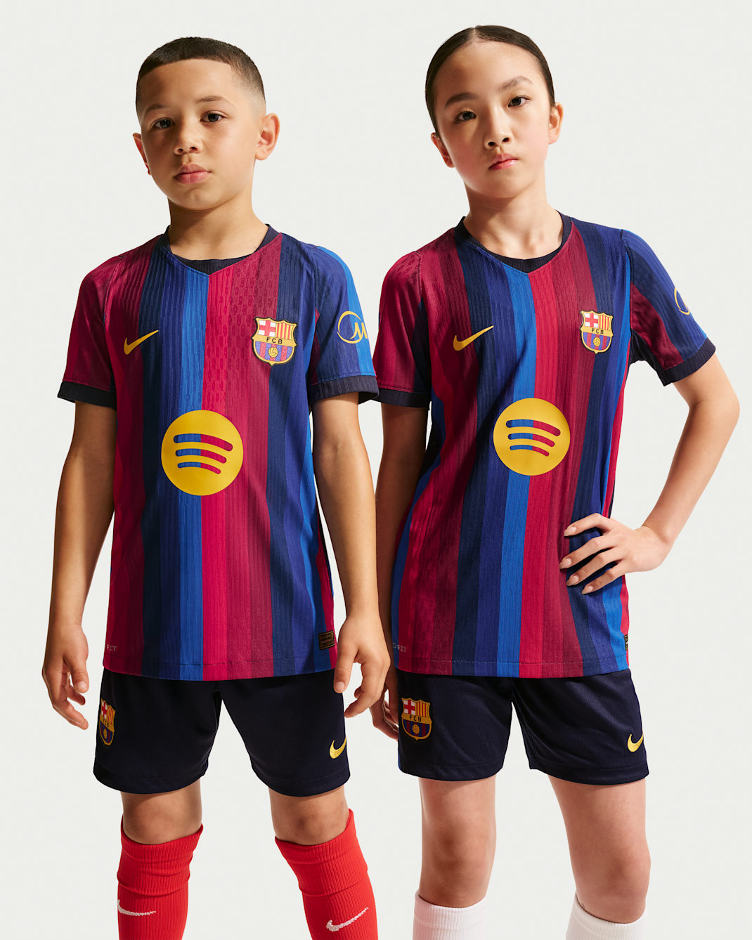 FC Barcelona 2026/27 Match hazai Nike Aero-FIT autentikus futballmez nagyobb gyerekeknek - Deep Garnet/Blue Void/Blackened Blue/Mineral Yellow