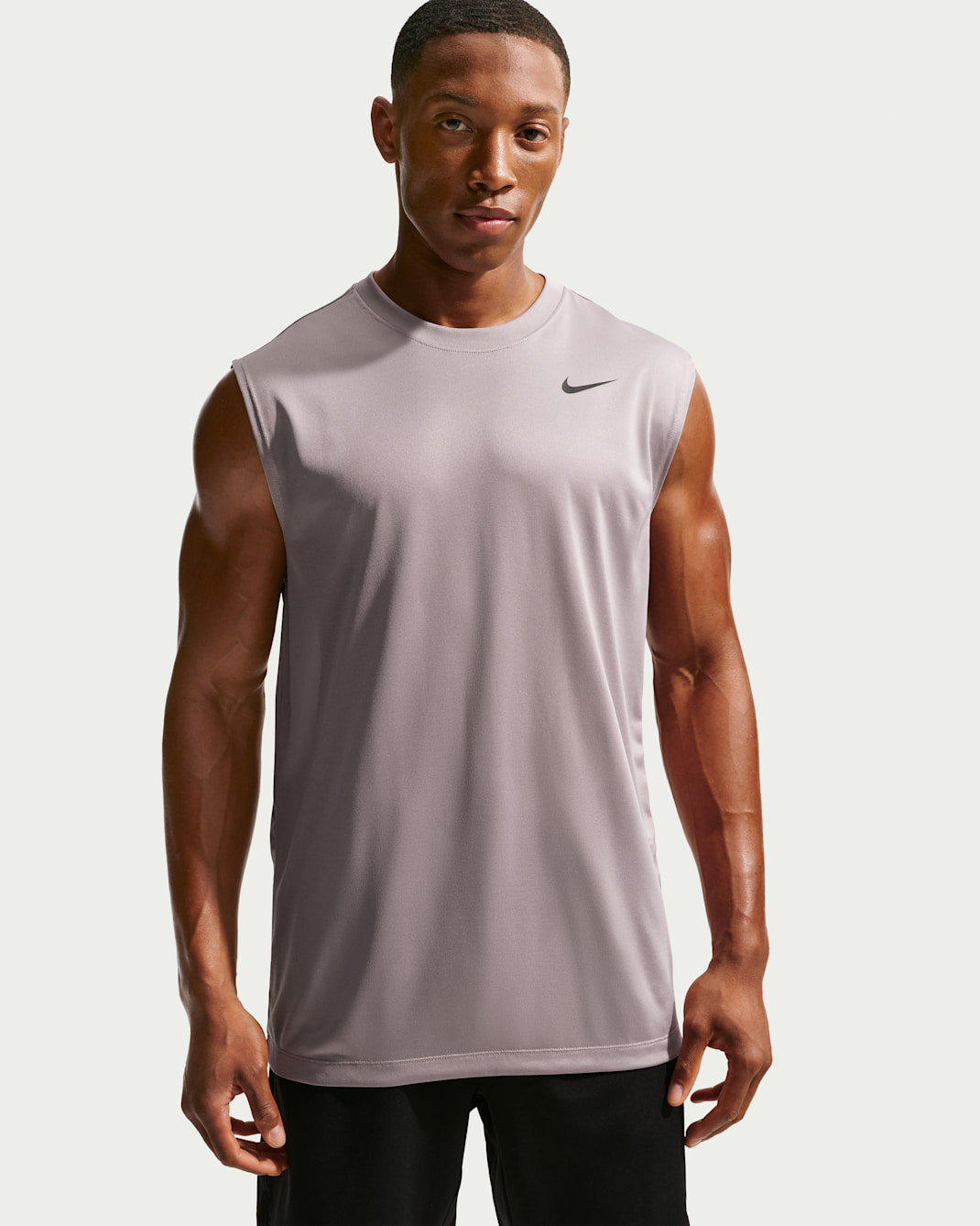Playera Fitness sin mangas para hombre Nike Dri-FIT Legend - Mena violeta claro/Negro