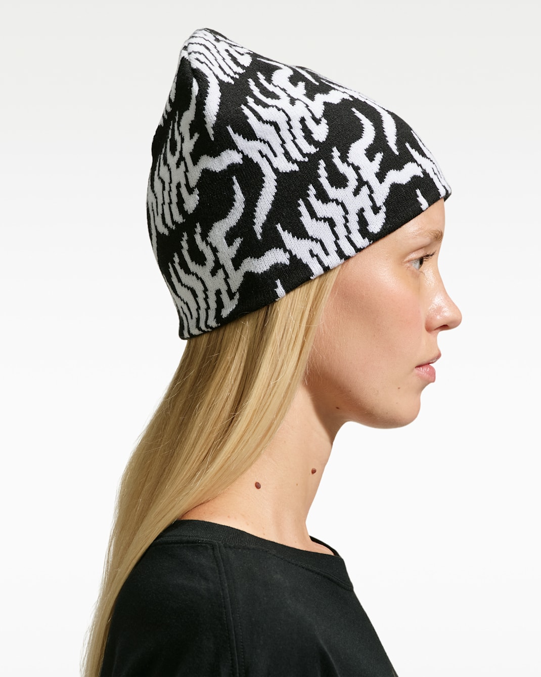 Nike Peak Uncuffed Graphic Beanie
