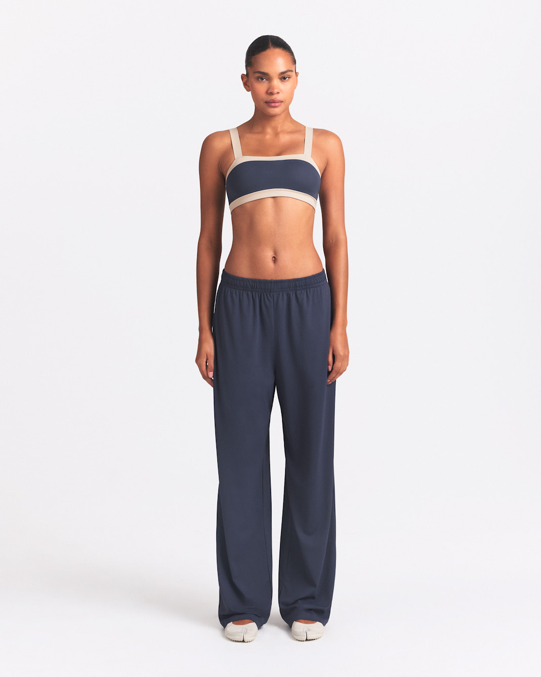 NikeSKIMS Airy Damenhose mit weitem Bein - NSKM DEEP ROYAL