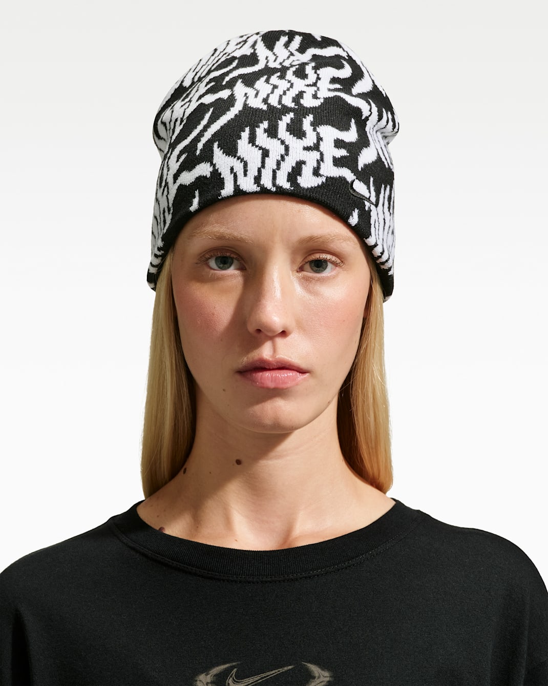 Nike Peak Uncuffed Graphic Beanie