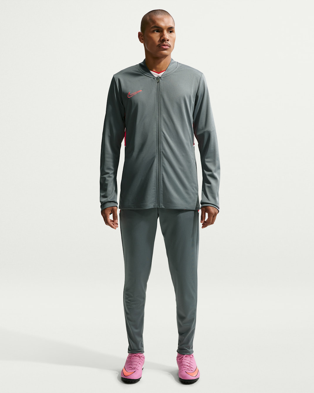 Conjunto deportivo de fútbol Dri-FIT para hombre Nike Academy - Gris humo/Ponche cálido/Blanco/Ponche cálido