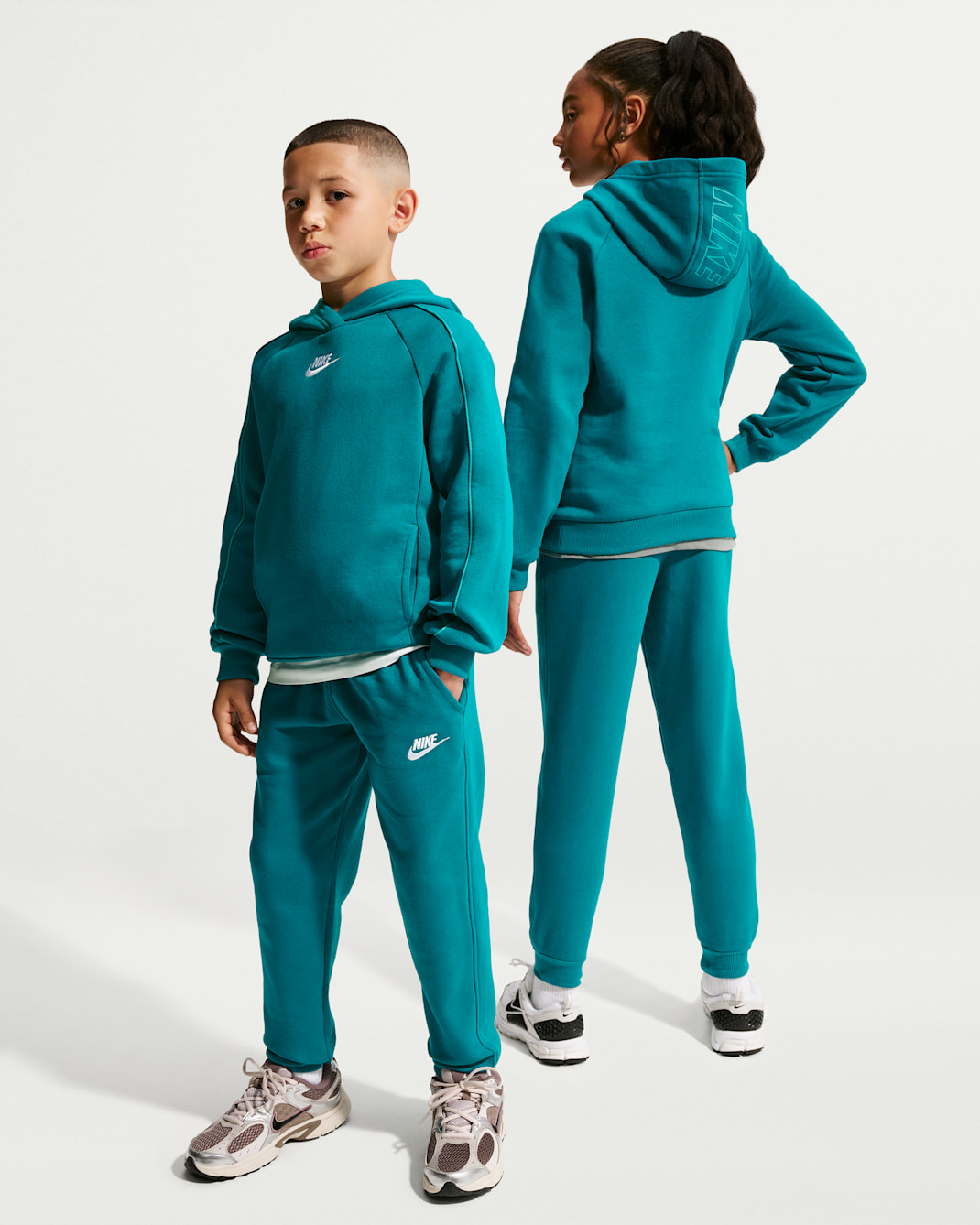 Tracksuit Nike Sportswear Club Fleece med huva för ungdom - Bright Spruce/Bright Spruce/Energy/Vit