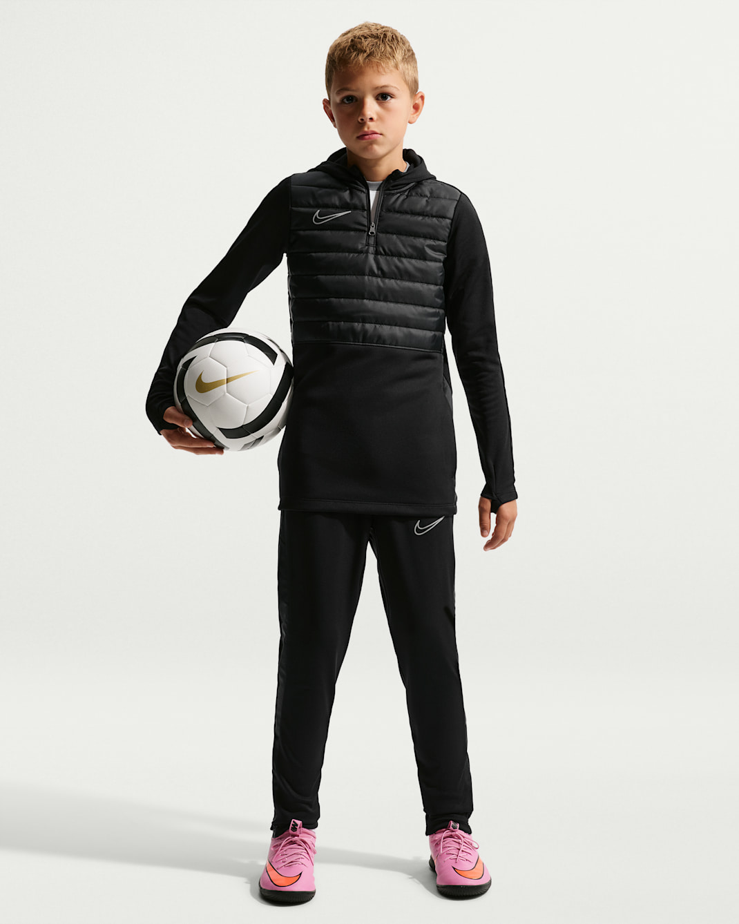 Nike Academy Winter Warrior Older Kids' Therma-FIT Football Pants - Black/Black