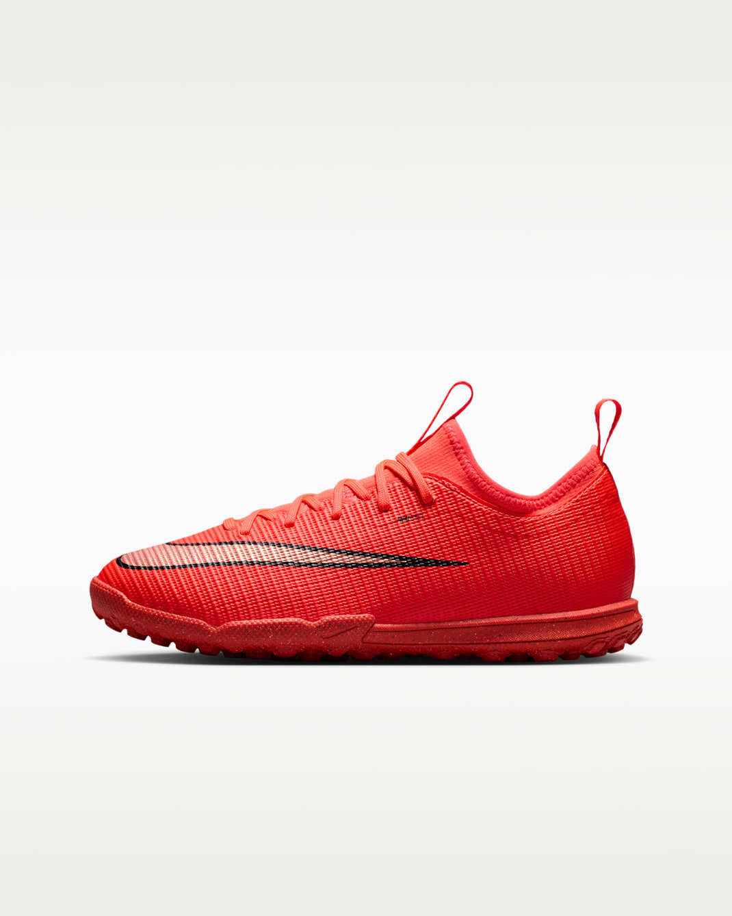 Tacos de futbol para pasto sintético (turf) de corte low para niños grandes Nike Jr. Mercurial Vapor 17 Academy - Carmesí brillante/Difuso