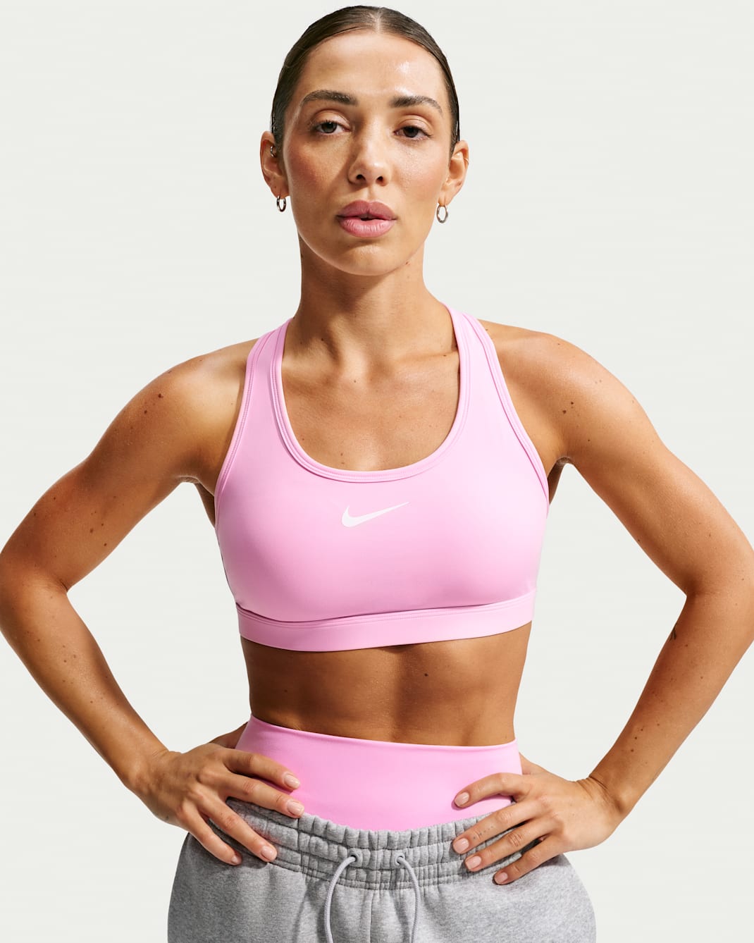 Brassière de sport rembourrée à maintien normal Nike Swoosh pour Femme - Pink Rise/Blanc