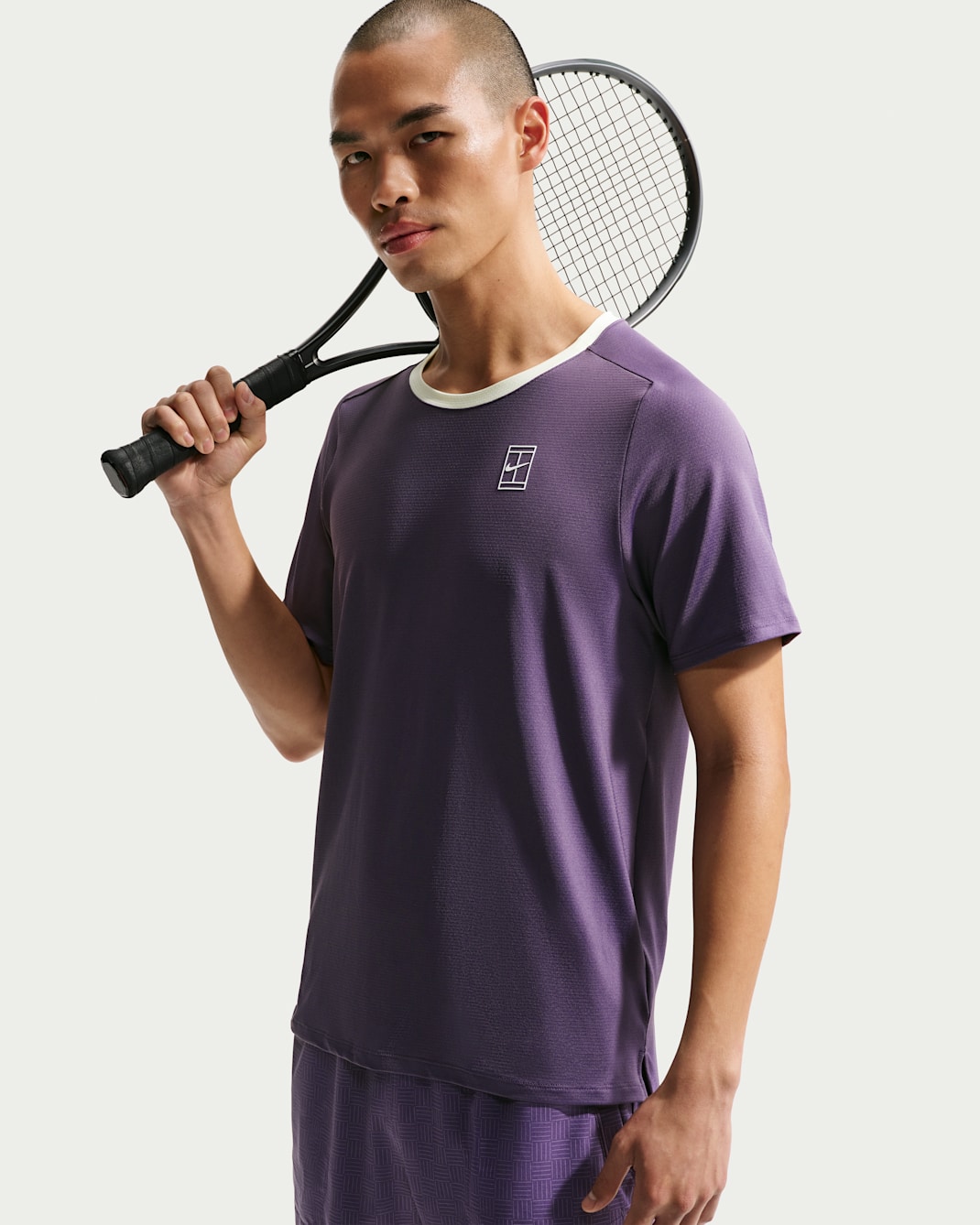 나이키코트 어드밴티지 남성 드라이 핏 테니스 탑 - 다크 레이즌/볼트 틴트/화이트