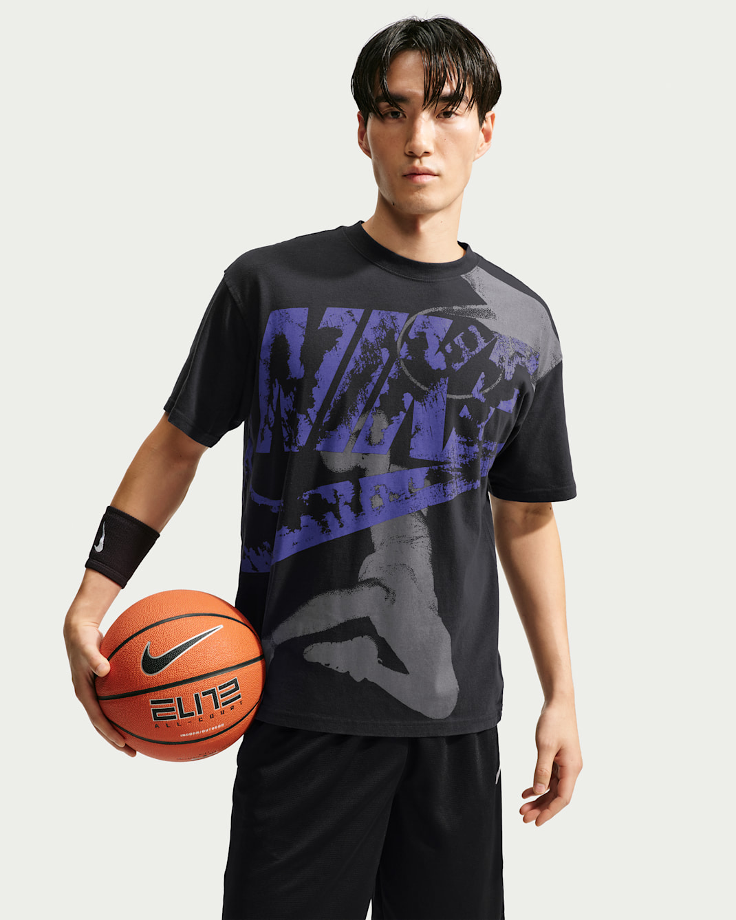 Nike Peak Men's Basketball T-Shirt - Black