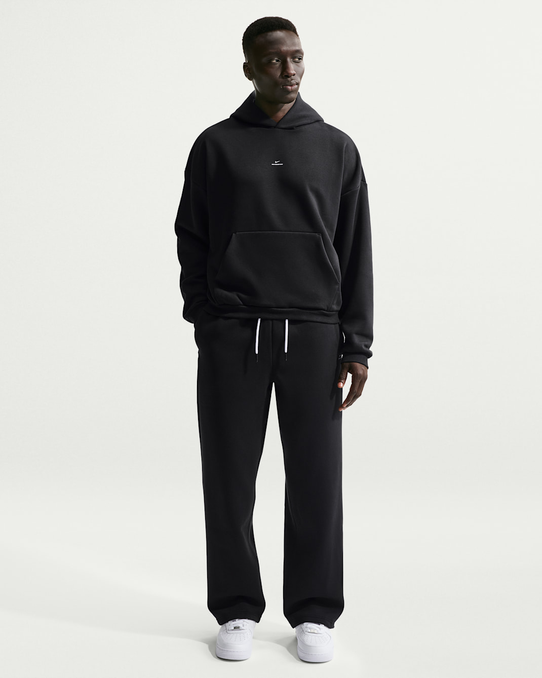 Nike Standard Issue Men's Therma-FIT Brushed Open-Hem Basketball Trousers - Black/Pale Ivory