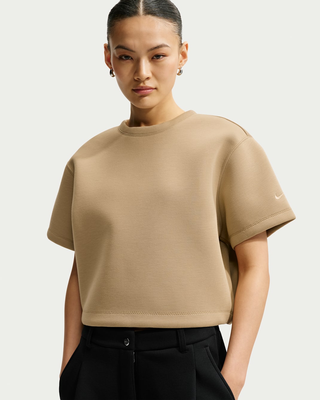 Top corto moderno oversize Nike Pregame Fleece – Donna - Parachute Beige/Parachute Beige