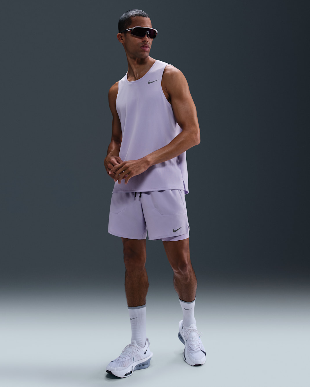 Nike Stride Shorts de correr Dri-FIT de 18 cm 2 en 1 para hombre - Hortensias/Hortensias/Negro