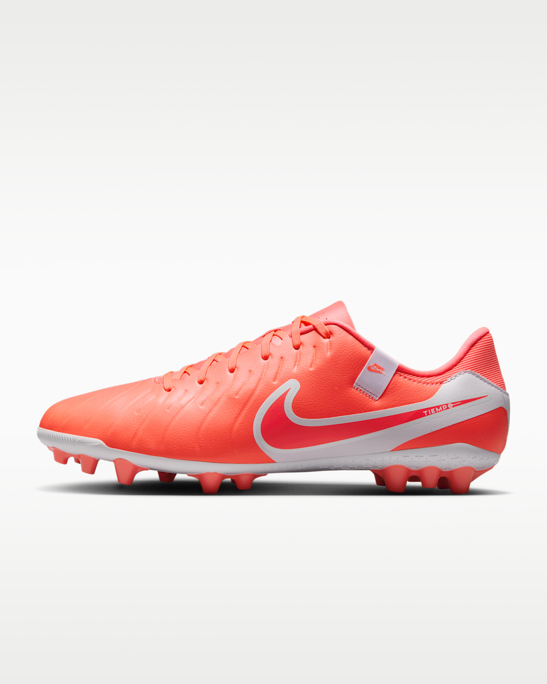 Chaussure de foot basse à crampons pour terrain synthétique Nike Tiempo Legend 10 Academy - Hot Lava/Blanc
