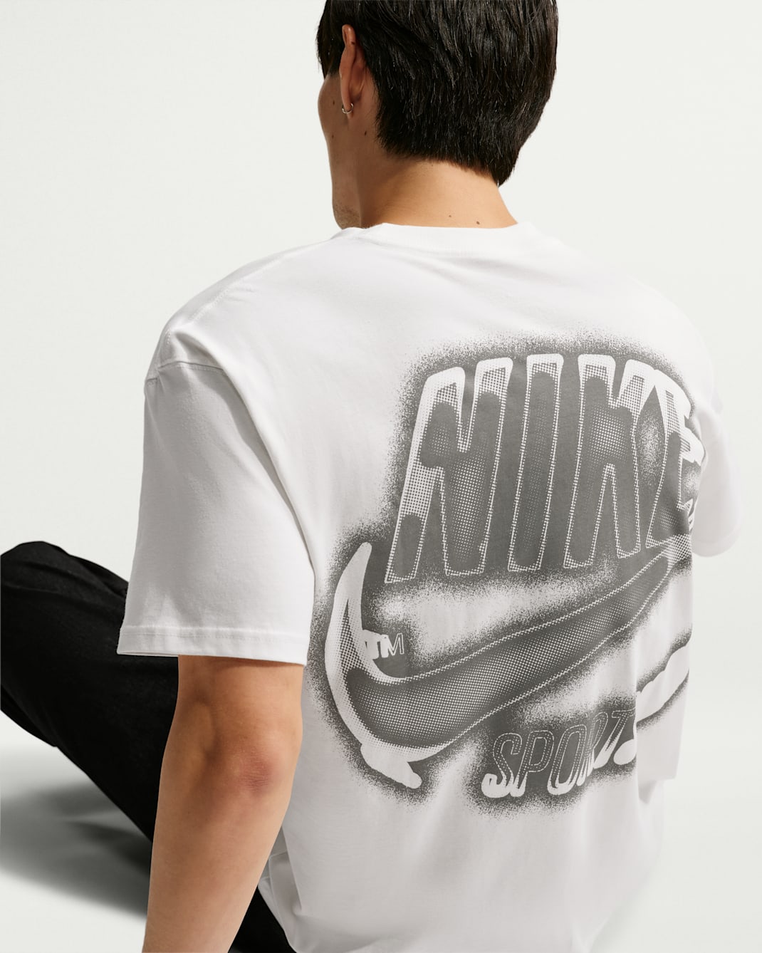 Nike Sportswear Men's Loose T-Shirt - Sail