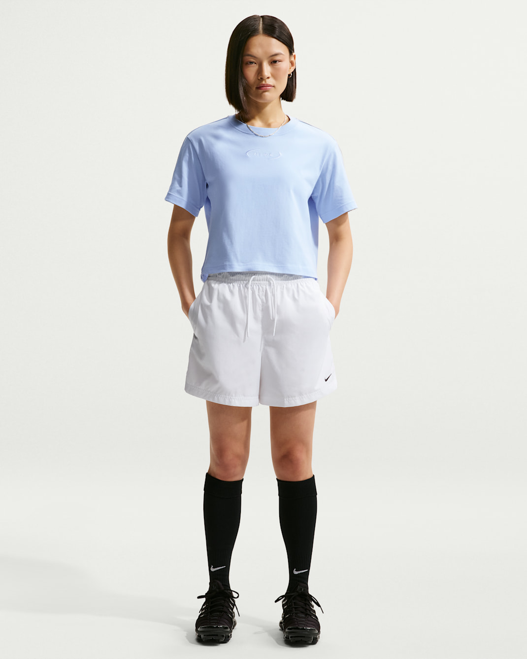 나이키 스포츠웨어 클래식 우븐 여성 미드라이즈 쇼츠 - 화이트/블랙