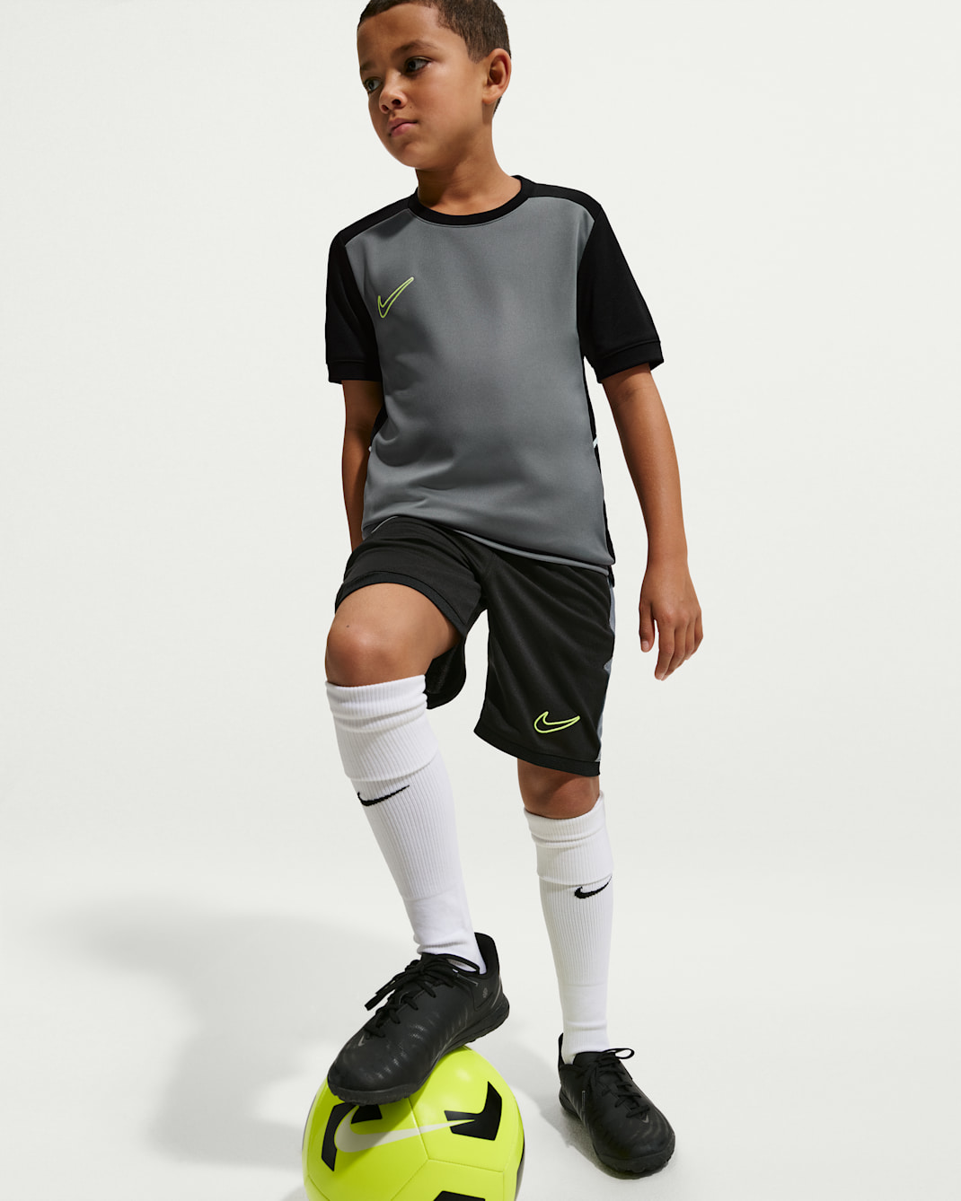 Nike Academy Big Kids' Dri-FIT Soccer Knit Shorts