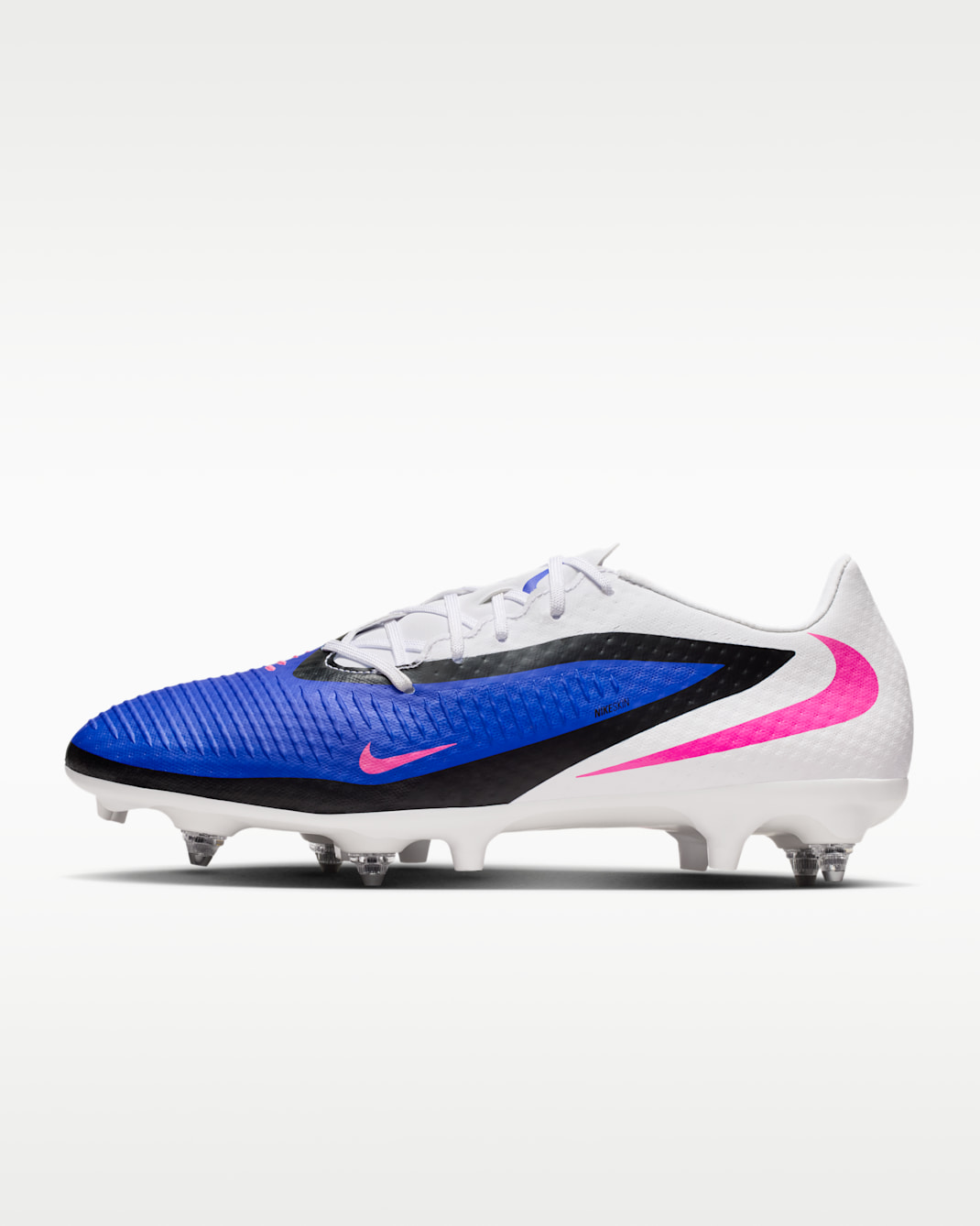Nike Phantom 6 Low Academy Fußballschuh für weichen Rasen - Racer Blue/Weiß/Pink Blast