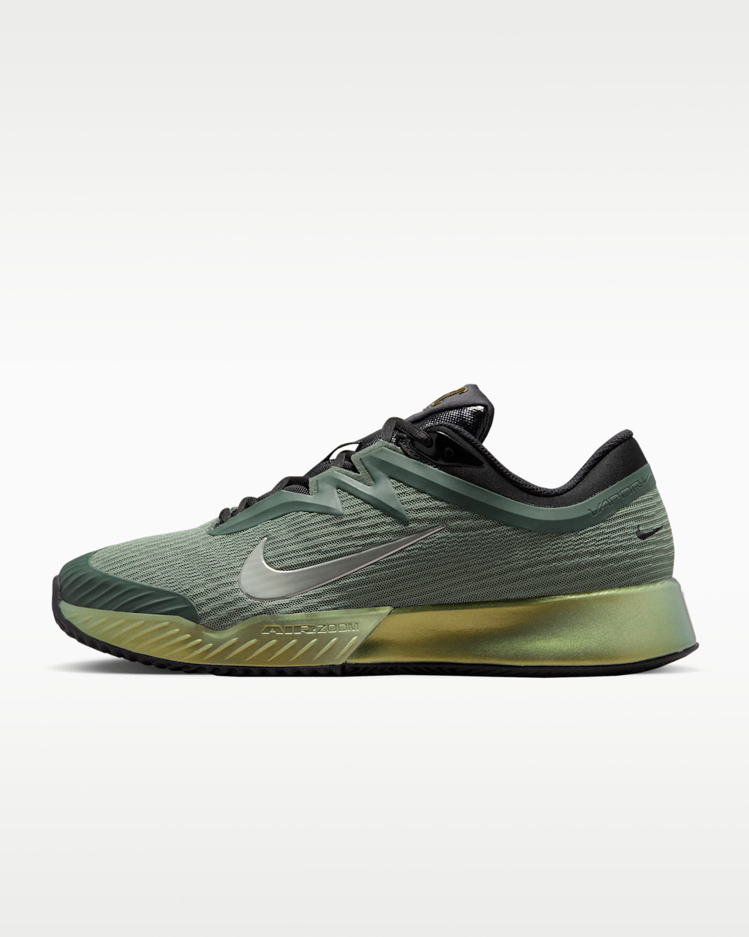Nike Vapor Pro 3 PRM salakpályás férfi teniszcipő - Camo Green/Pure Platinum/Fekete/Metallic Gold