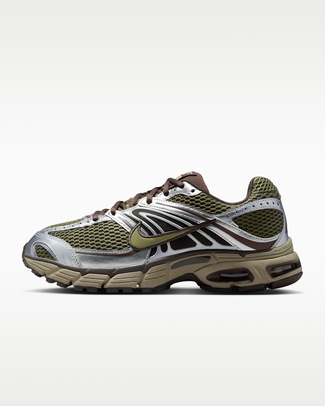 ナイキ エア マックス モト 2K ウィメンズシューズ リフレクティブ (再帰反射) アクセント付き - ミディアムオリーブ/バロックブラウン/メタリックシルバー/ニュートラルオリーブ
