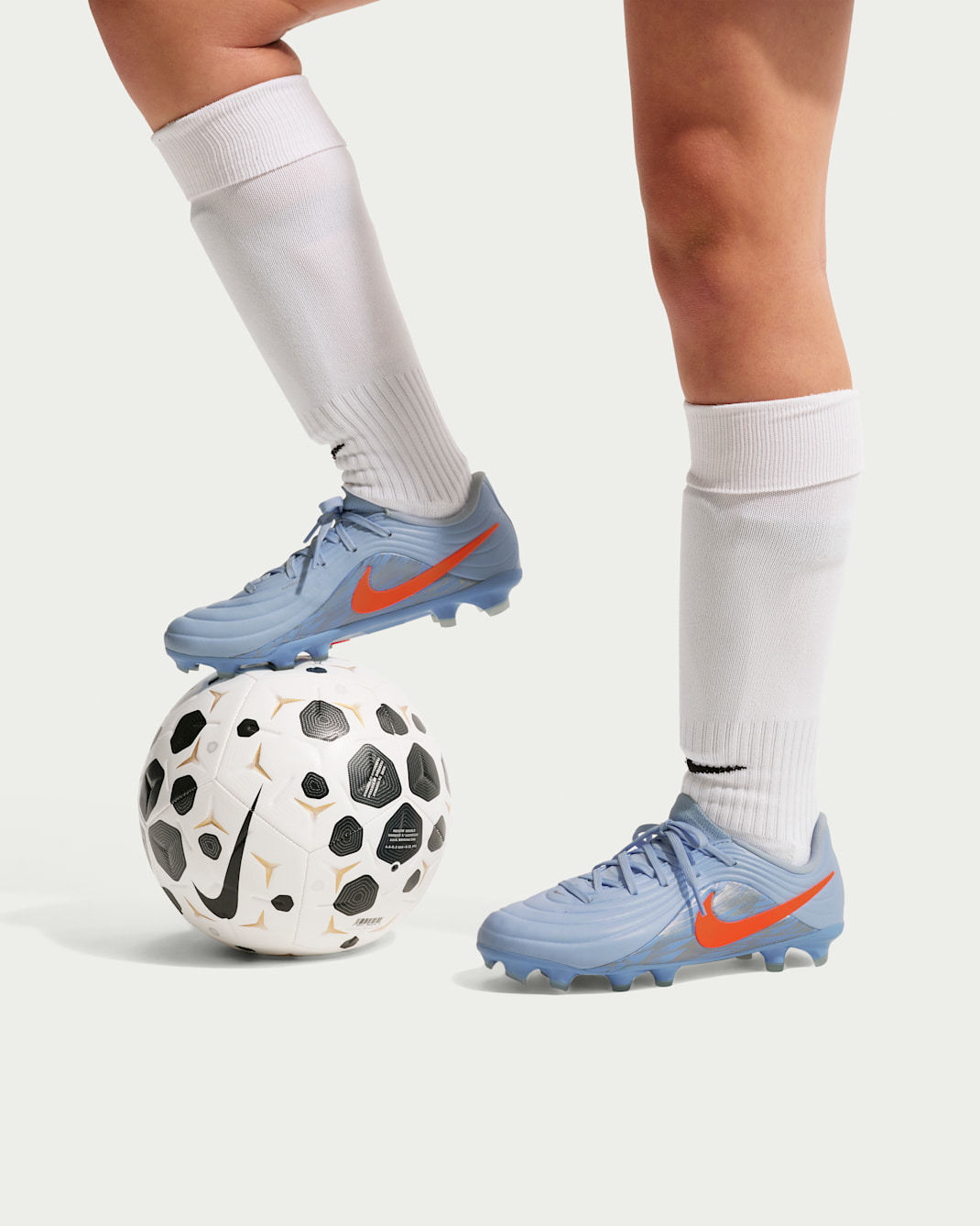 Nike United Jr. Tiempo Maestro Academy Big Kids' Multi-Ground Low-Top Soccer Cleats