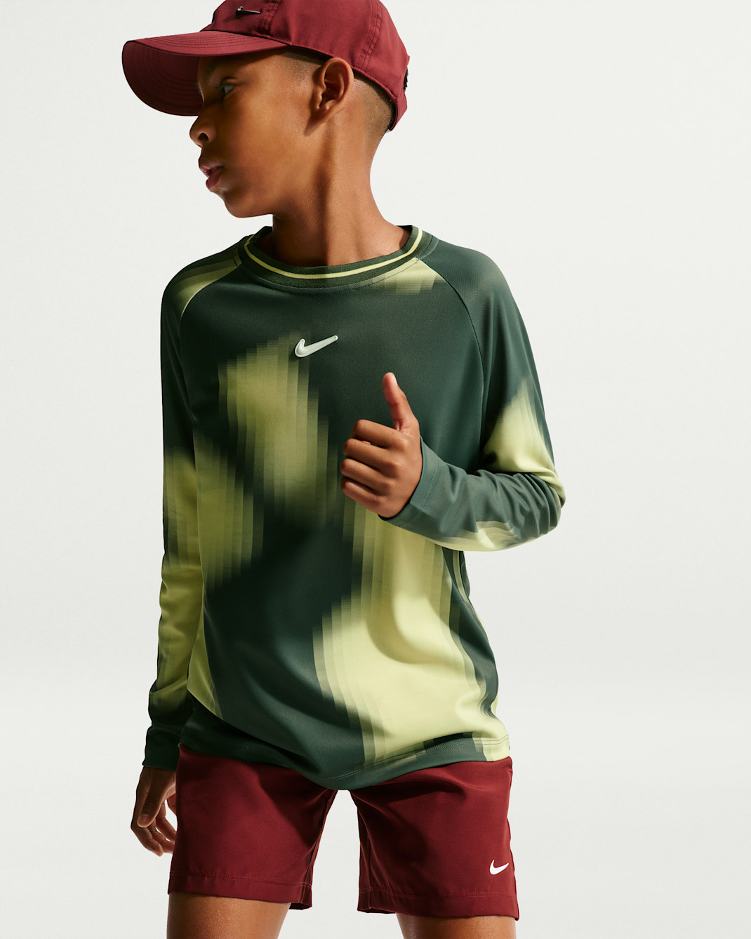 Playera de manga larga Dri-FIT para niño talla grande Nike Multi Renew - Verde camuflaje/Hinojo/Blanco