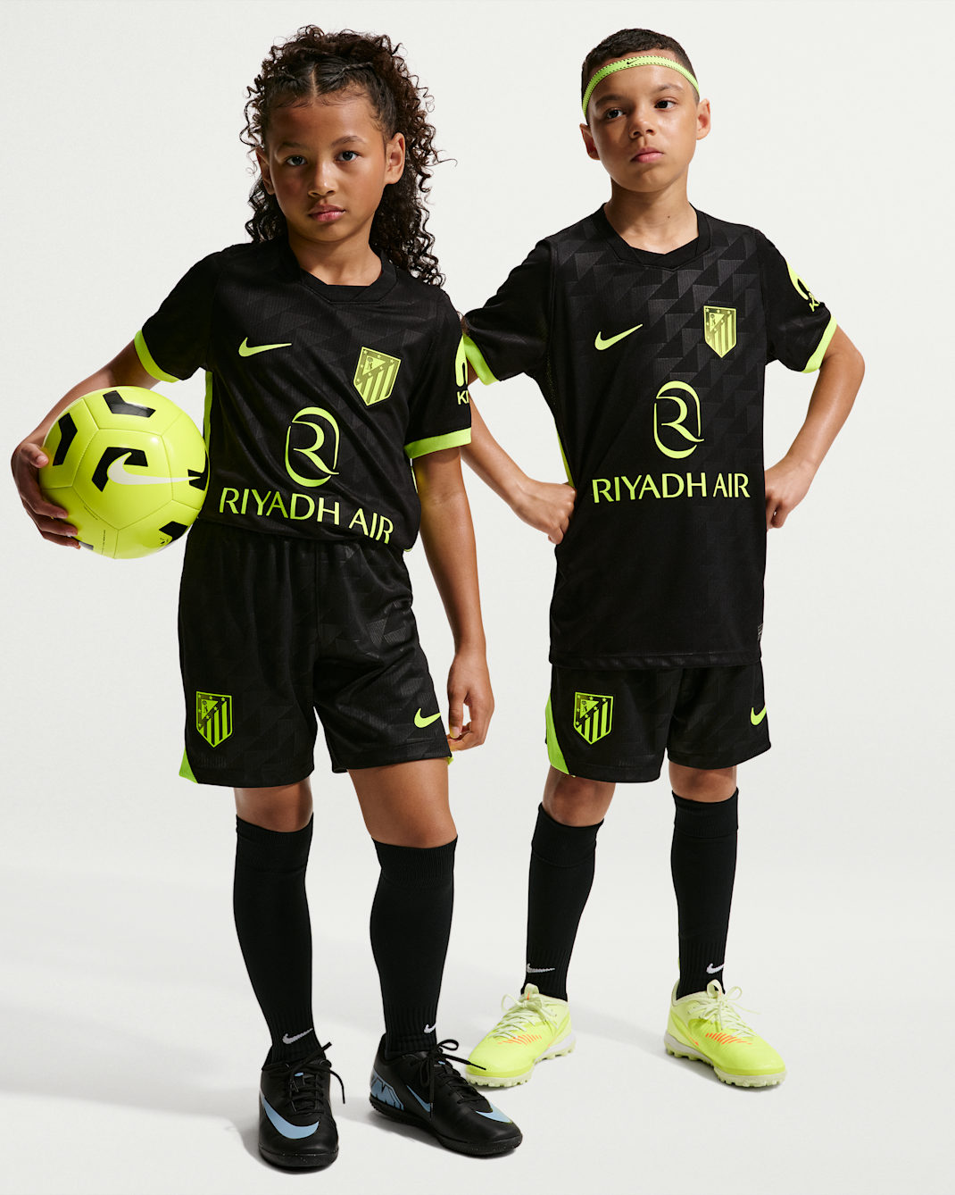 Atlético Madrid 2026/27 Stadium Away Older Kids' Nike Dri-FIT Football Replica Shorts - Black/Volt/Volt