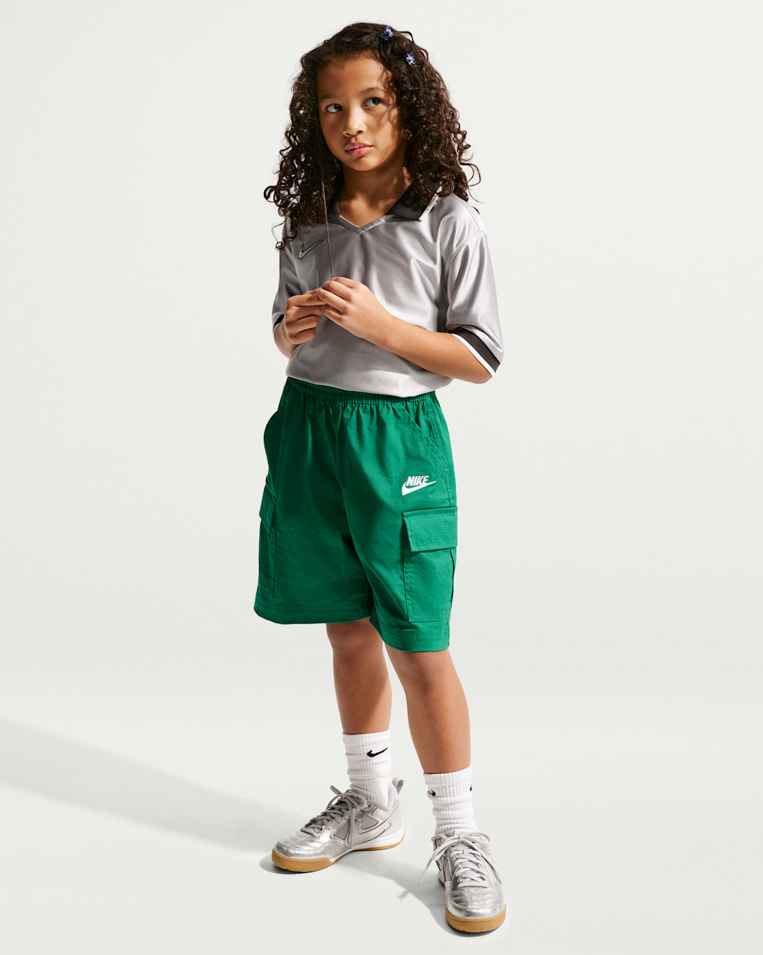 Shorts cargo de tejido Woven para niños talla grande Nike Sportswear Club - Malaquita/Blanco