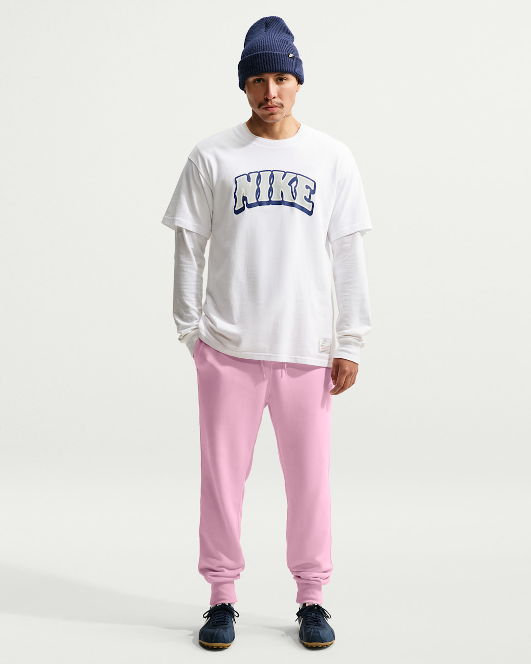 Pánské běžecké kalhoty Nike Club z francouzského froté - Pink Foam/Pink Foam/Bílá