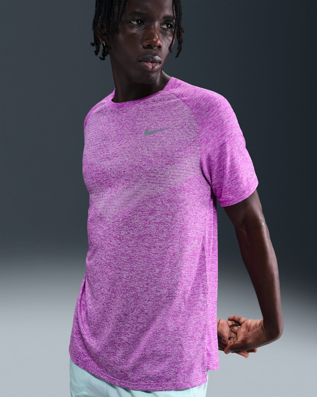 Playera de correr de manga corta Dri-FIT ADV para hombre Nike Stride - Morado vivo/Jaspeado