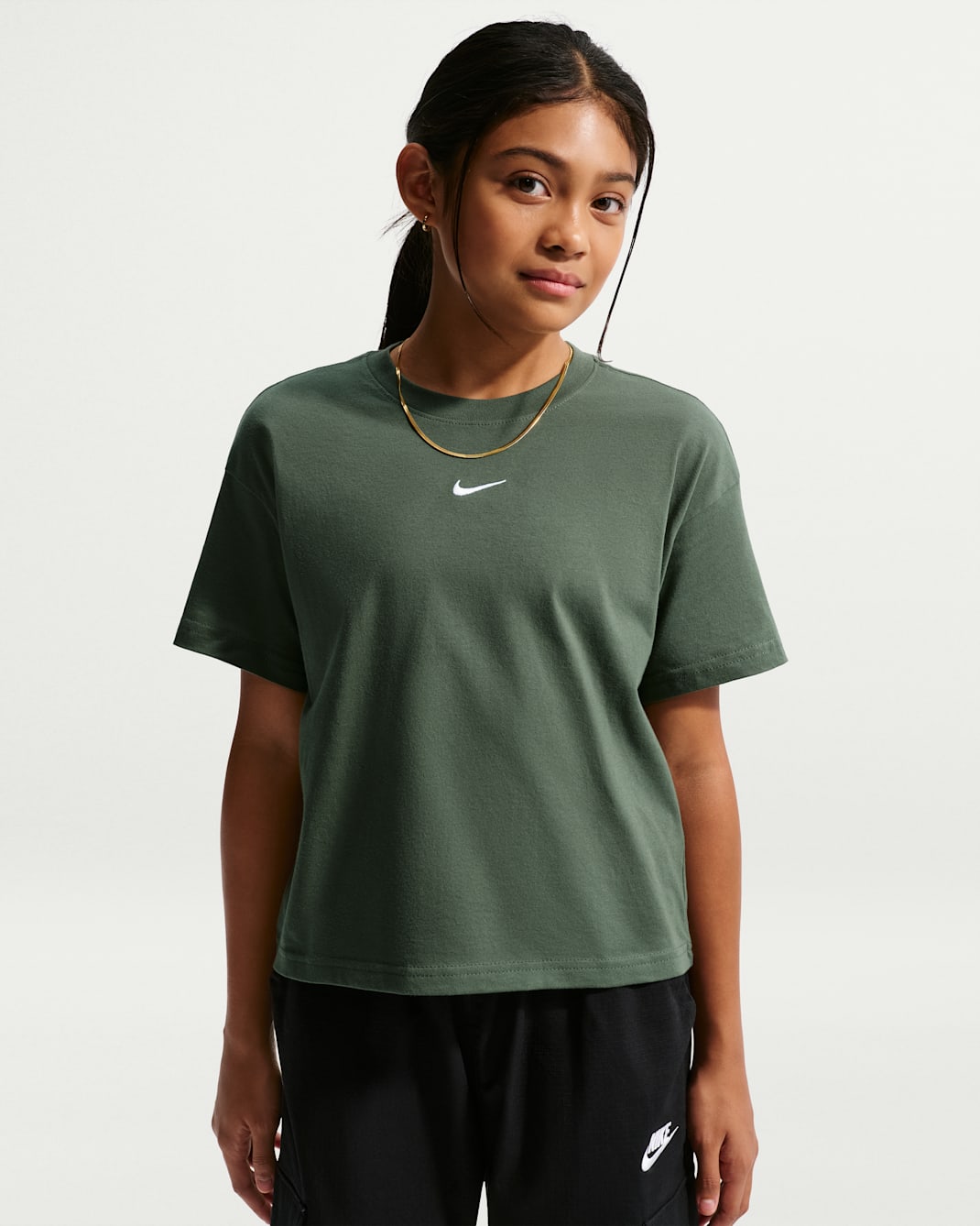Playera para niña talla grande Nike Sportswear Essential - Verde camuflaje
