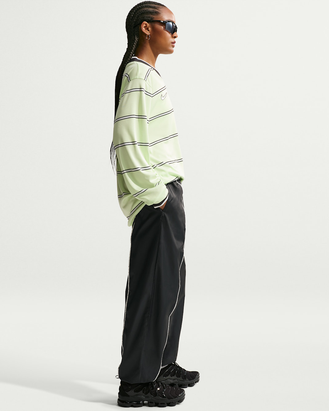 Nike Sportswear  Women's Mid-Rise Repel Woven Pants