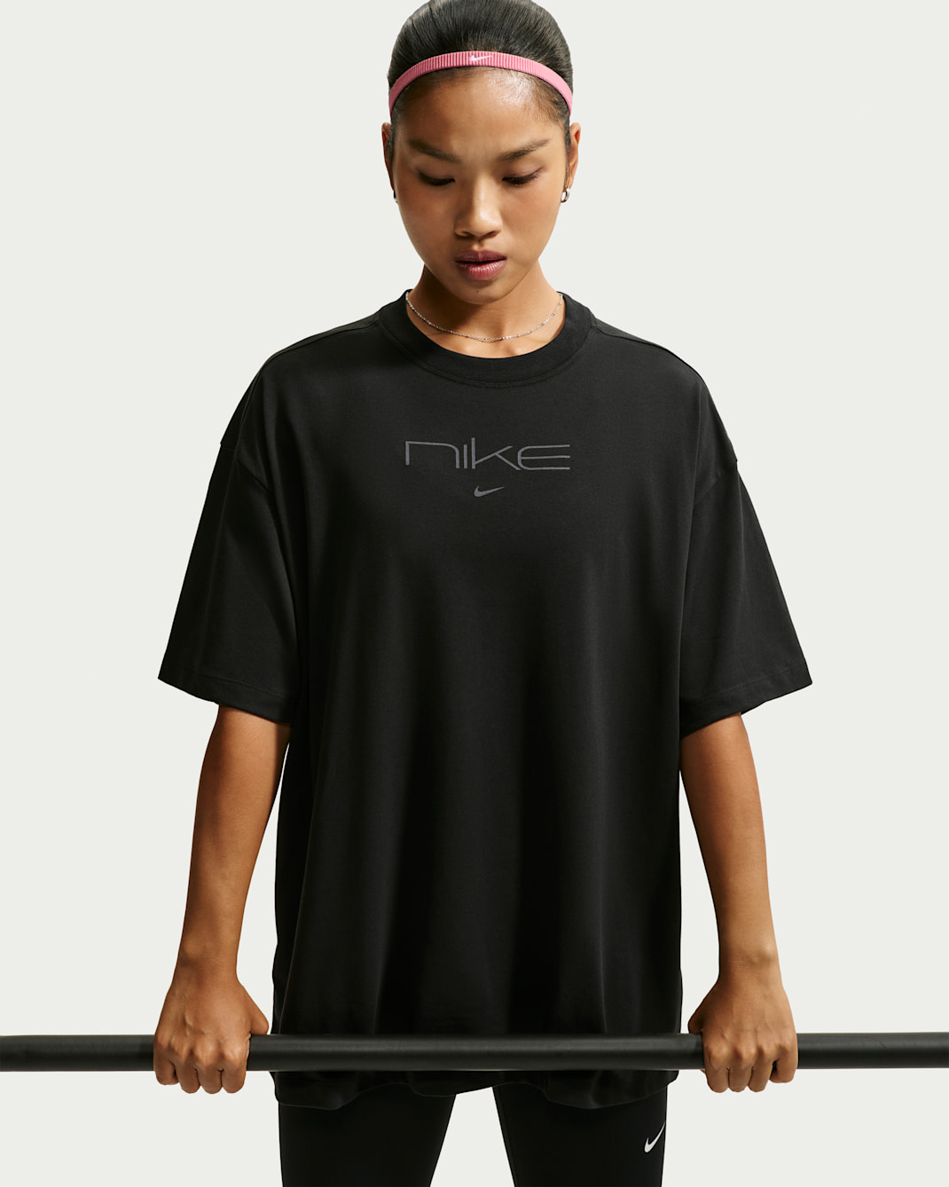 Nike 女款 Dri-FIT 寬版 T 恤 - 黑色