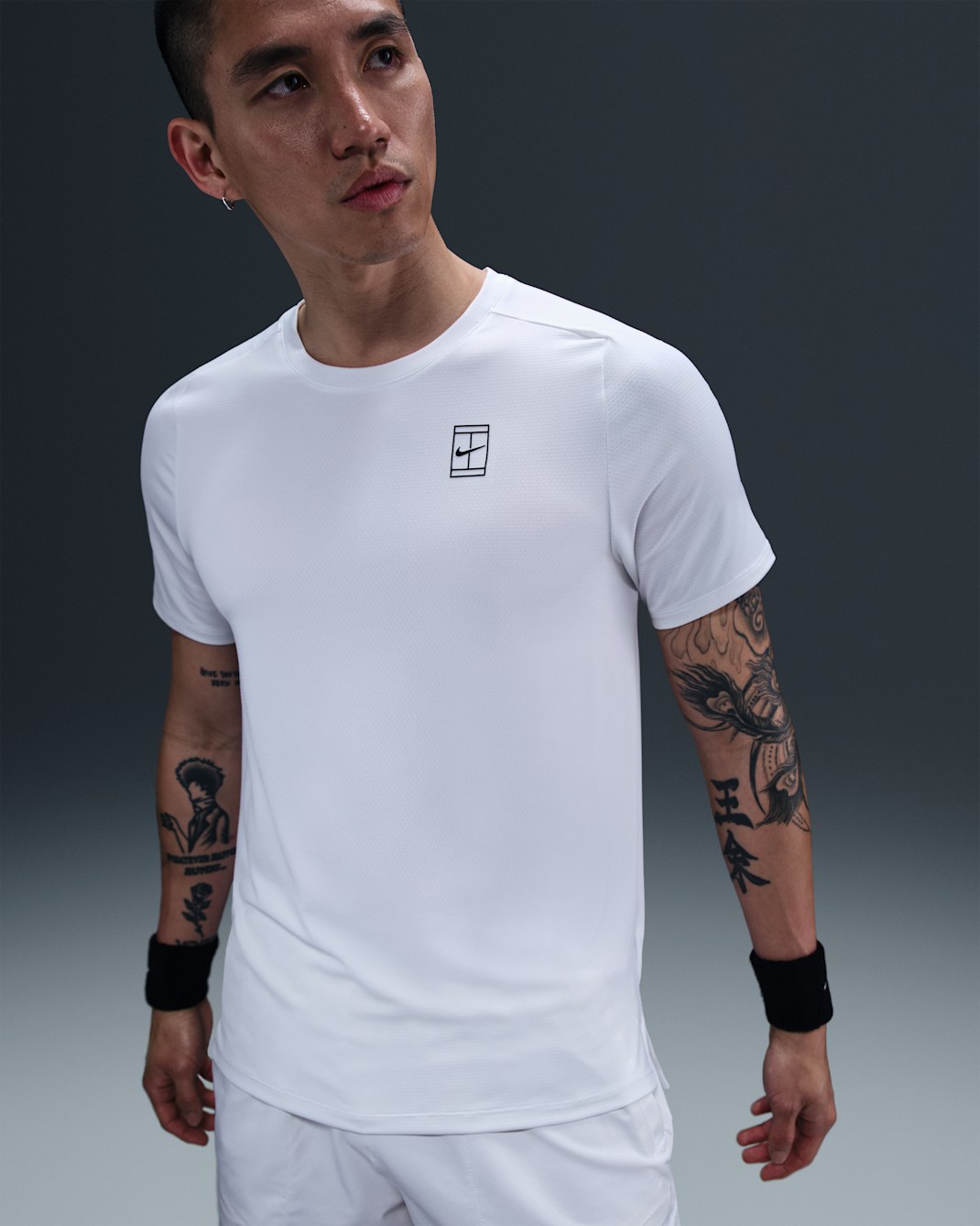 NikeCourt Advantage 男款 Dri-FIT 網球上衣 - 白色/黑色