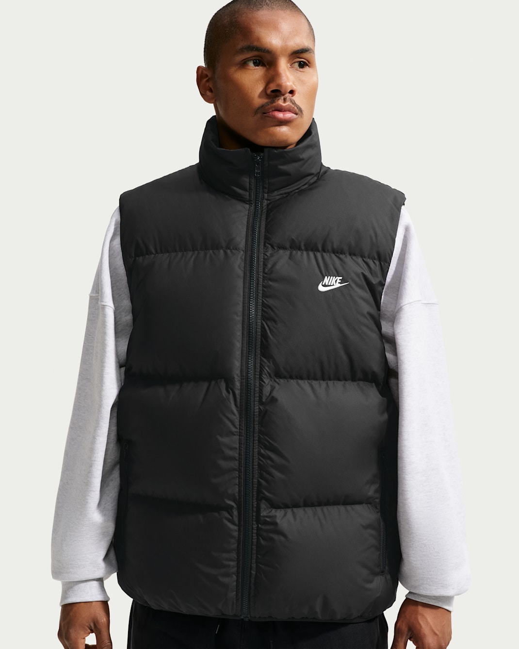 Doudoune sans manches en duvet Therma-FIT Nike Sportswear Club pour homme - Noir/Blanc