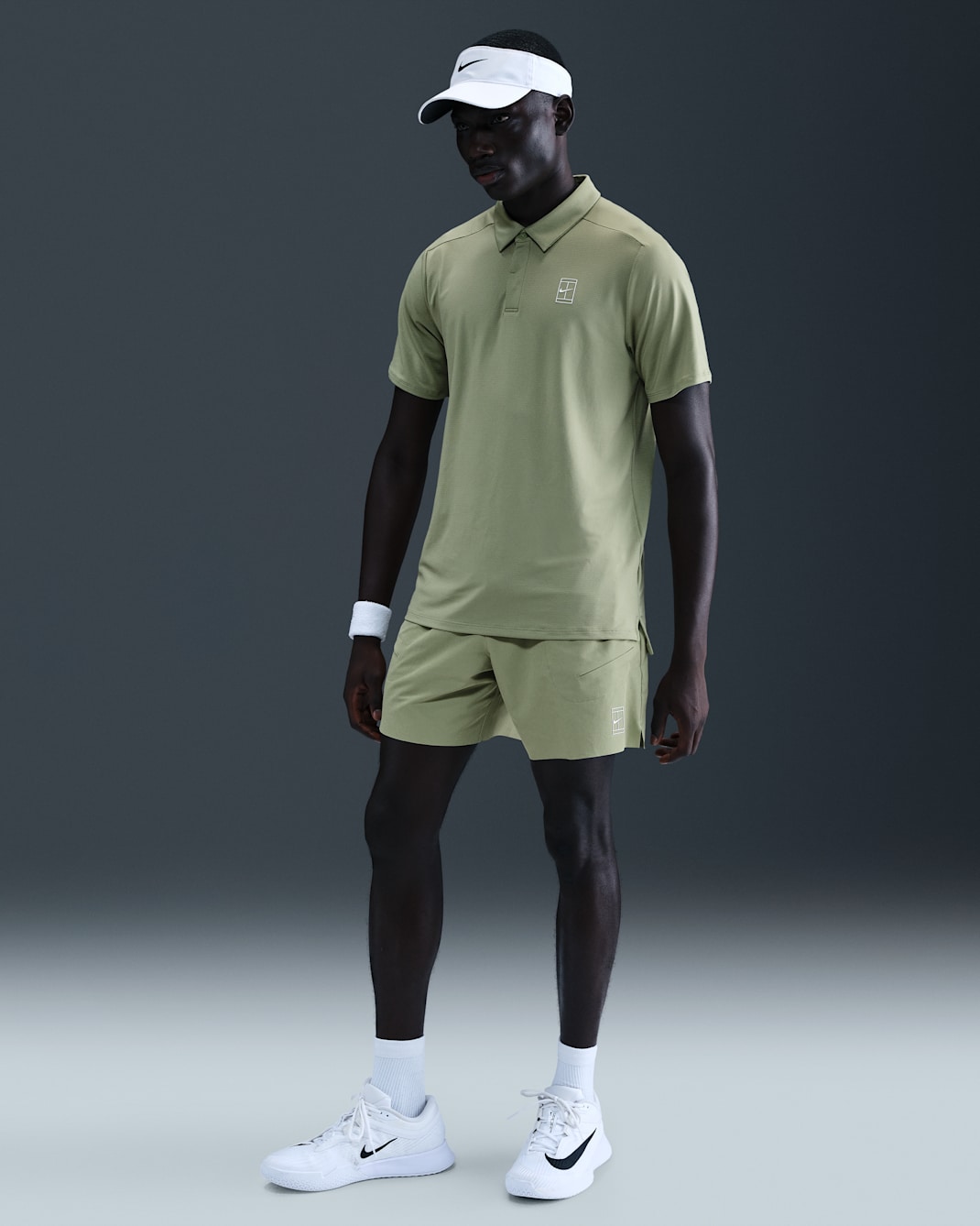 Shorts de tenis Dri-FIT de 15 cm para hombre NikeCourt Advantage - Verde aceite/Blanco