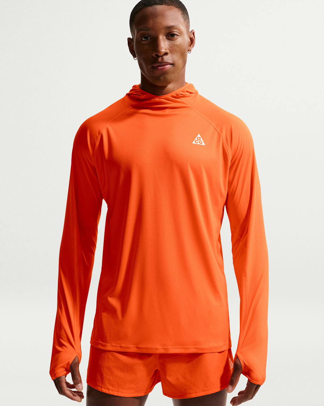 Haut de trail à capuche et protection UV Dri-FIT Nike ACG « Solar Chase » pour homme - Safety Orange/Safety Orange/Summit White