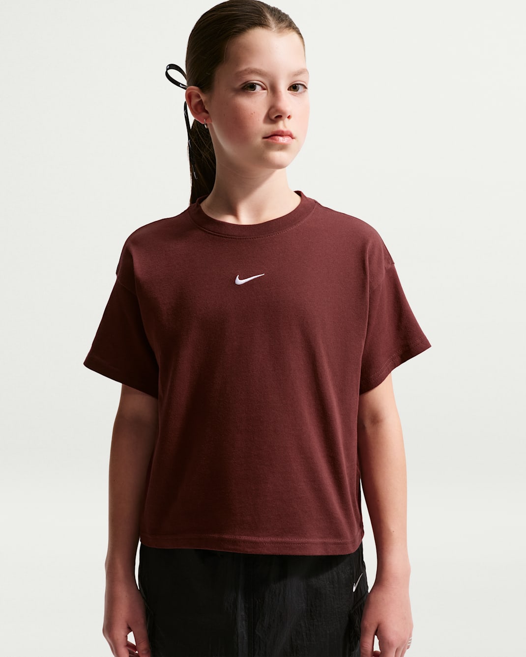 Playera para niña talla grande Nike Sportswear Essential - Dátil místico