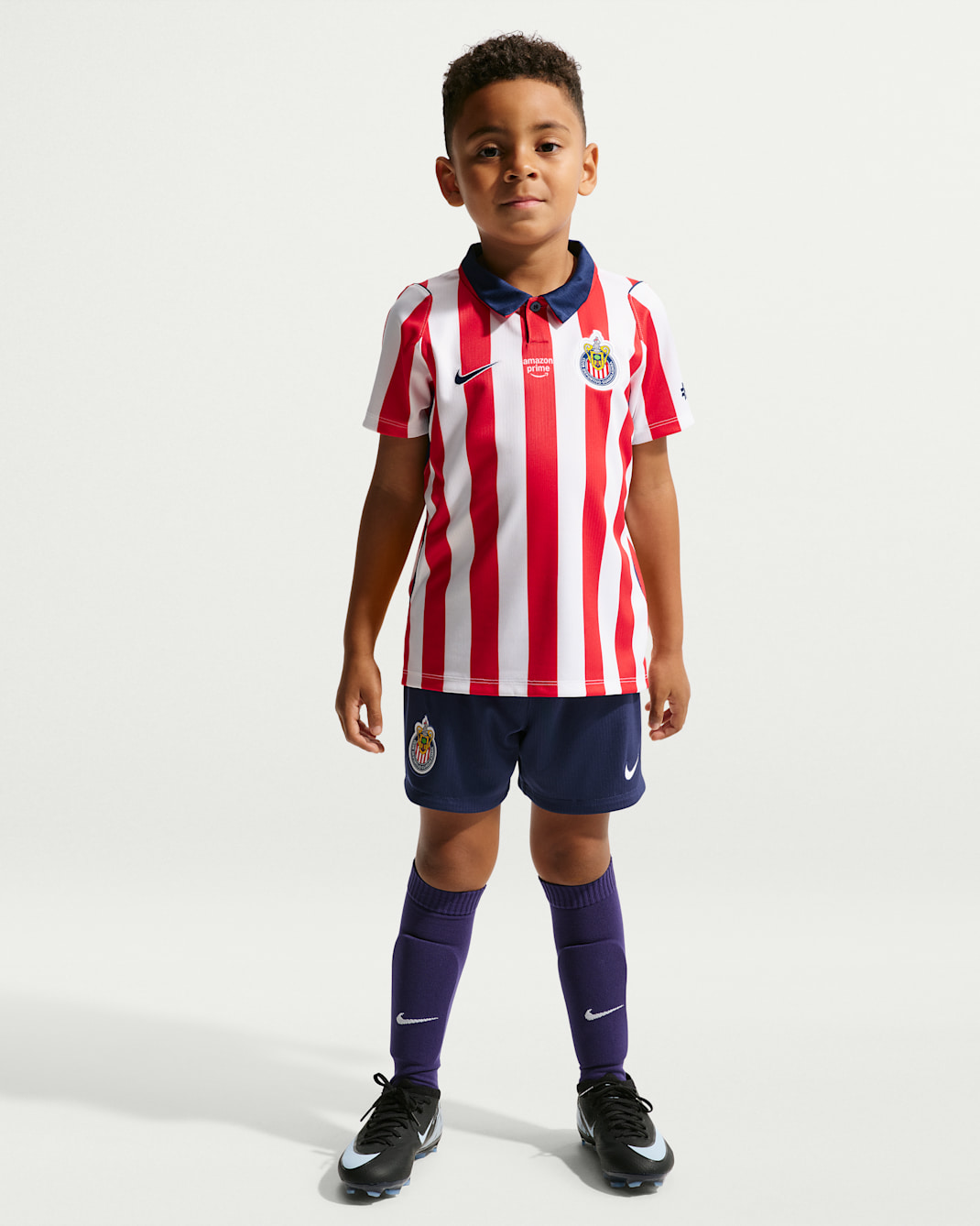 Conjunto de 3 piezas de futbol Nike Replica para niños talla pequeña C.D. Guadalajara local Stadium 2026/27 - Azul fiel/Rojo velocidad