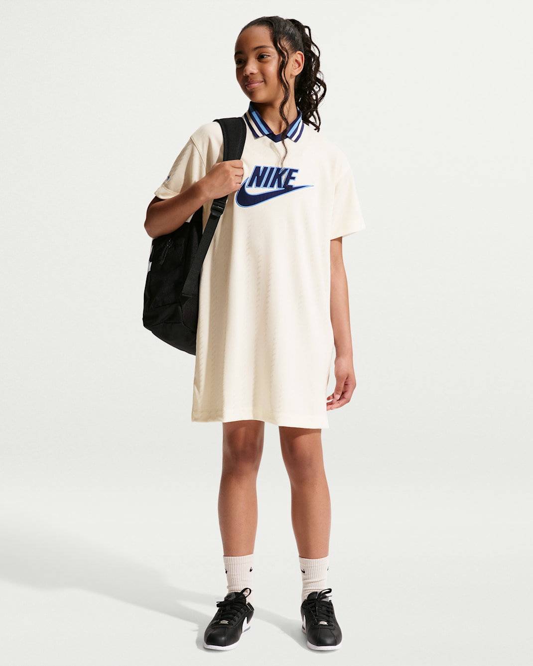 Robe en jersey à manches courtes Nike Sportswear pour ado (fille) - Soft Pearl/Midnight Navy/University Blue/Midnight Navy