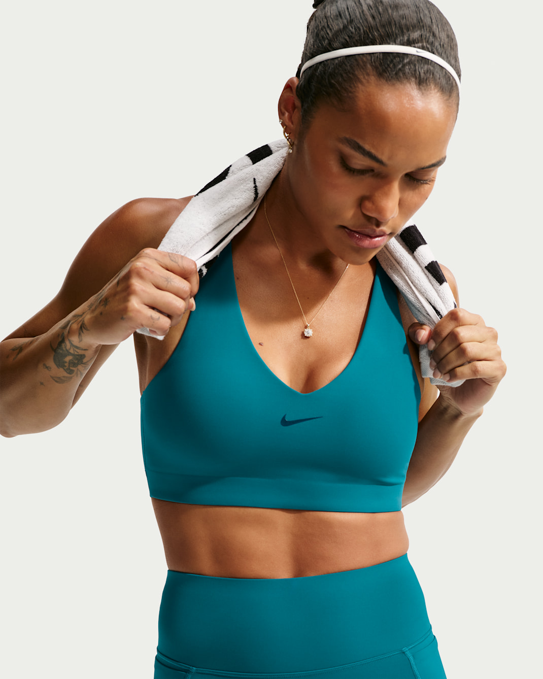 Nike Universa Women's Medium-Support Padded Sport Bra - Bright Spruce/Bright Spruce/Midnight Turquoise