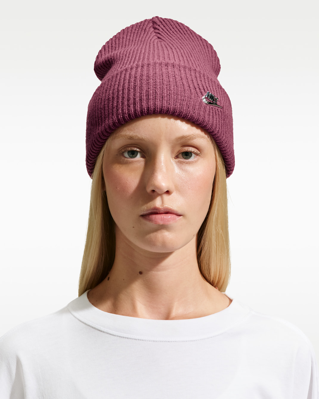 Nike Peak Metal Futura Beanie mit hohem Bündchen - Pink Smoke/Metallic Silver